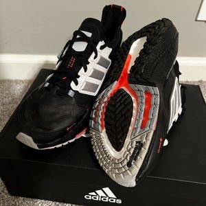Adidas goretex ultraboosts great for outdoors! Mens 7.5